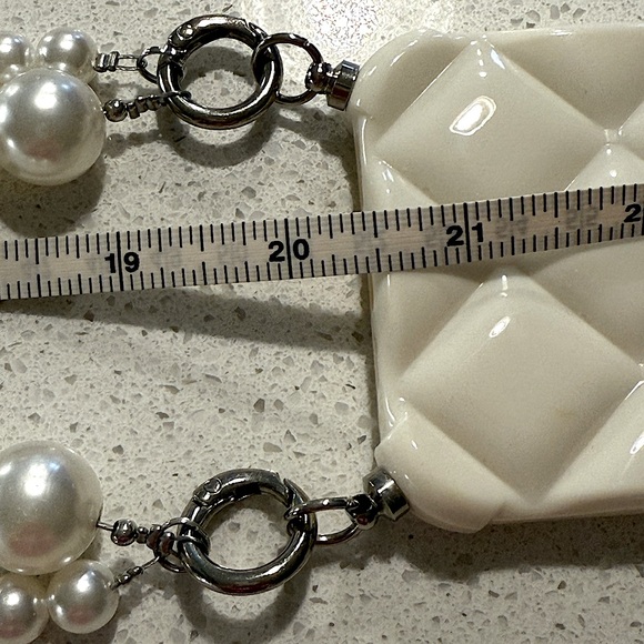 iPhone 14 Pro case with Pearl Hand Strap and Crossbody Strap - Picture 7 of 10